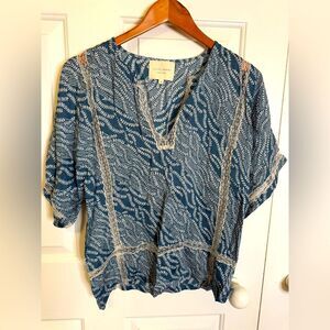 Lollys Laundry blouse size Medium in blue linen with white lace Pre-Loved